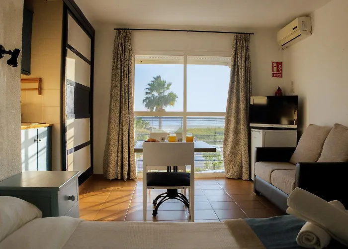 Playa Conil - Beachfront & Отель