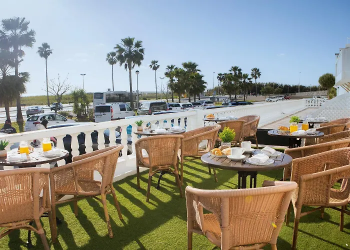 Hotel Playa Conil - Beachfront & *